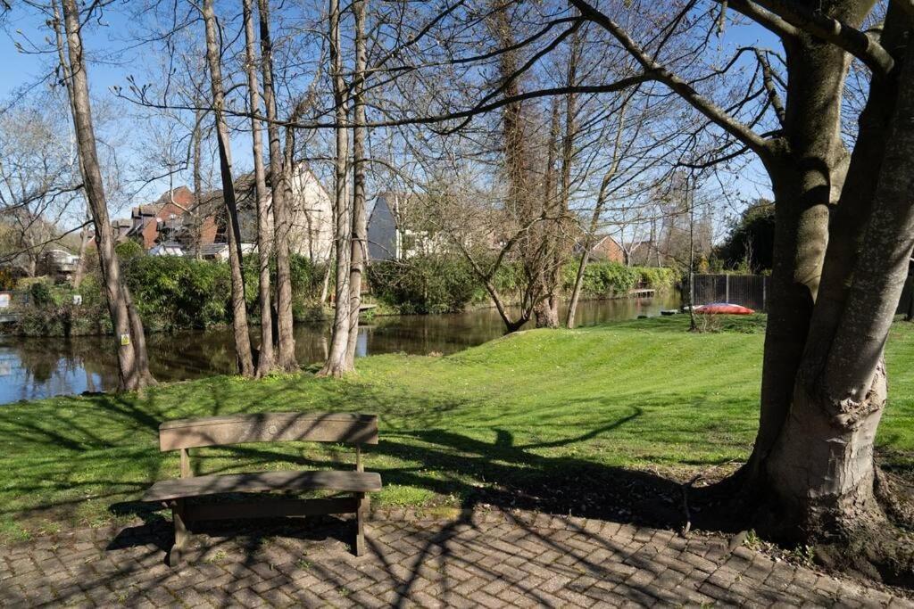 Surrey Hills Escape: Riverside Walks & Quick Links Godalming Exterior photo